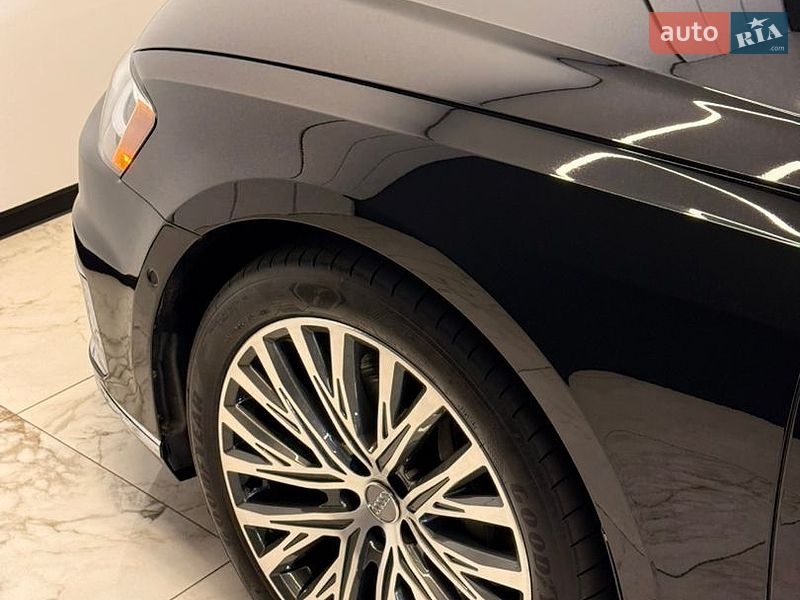 Седан Audi A8 2019 в Одесі