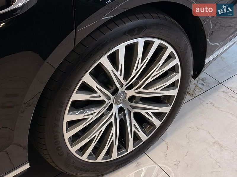Седан Audi A8 2019 в Одесі