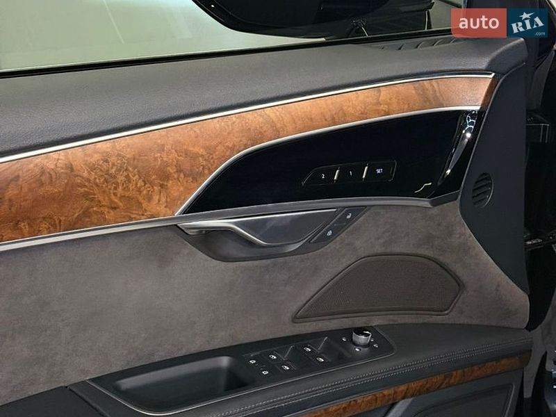 Седан Audi A8 2019 в Одесі