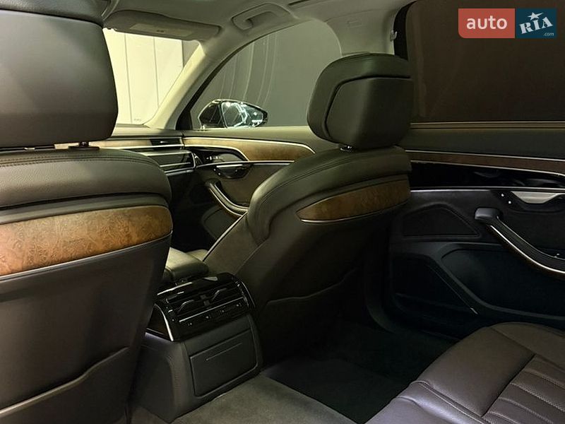 Седан Audi A8 2019 в Одесі