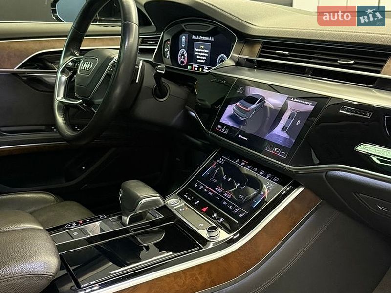 Седан Audi A8 2019 в Одесі
