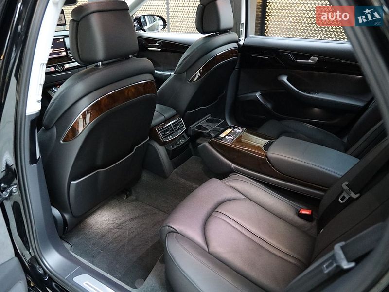 Седан Audi A8 2017 в Луцьку