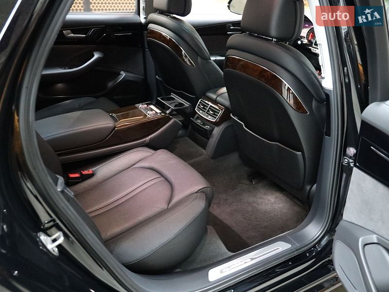 Седан Audi A8 2017 в Луцьку