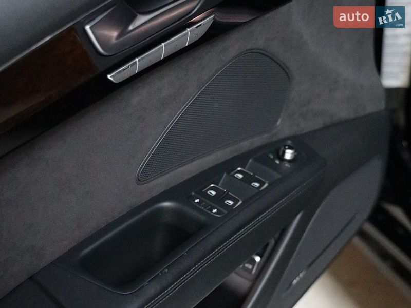 Седан Audi A8 2017 в Луцьку