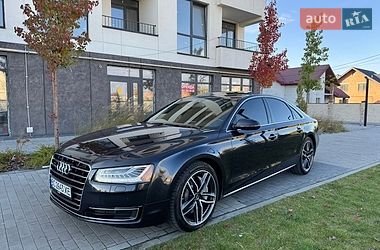 Седан Audi A8 2015 в Львові