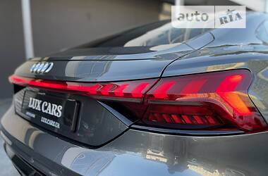 Лифтбек Audi e-tron GT 2022 в 