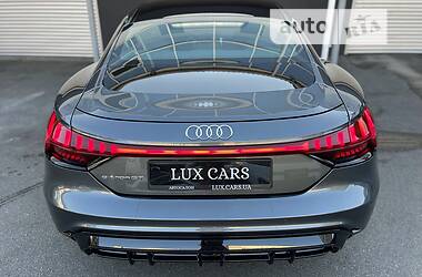 Лифтбек Audi e-tron GT 2022 в 
