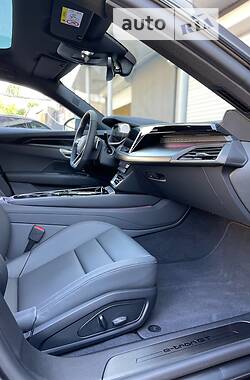Лифтбек Audi e-tron GT 2022 в 