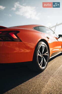 Лифтбек Audi e-tron GT 2021 в 