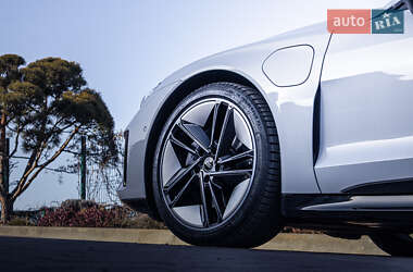 Лифтбек Audi e-tron GT 2021 в 