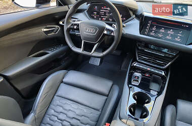 Ліфтбек Audi e-tron GT 2021 в 
