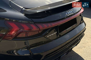 Лифтбек Audi e-tron GT 2021 в 