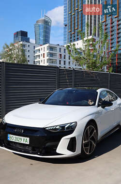 Лифтбек Audi e-tron GT 2022 в 