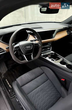 Лифтбек Audi e-tron GT 2021 в 