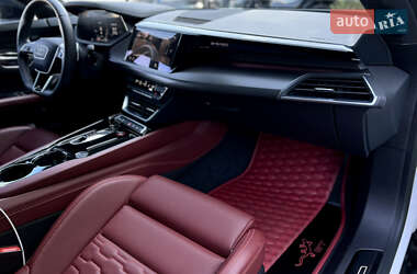 Лифтбек Audi e-tron GT 2022 в 