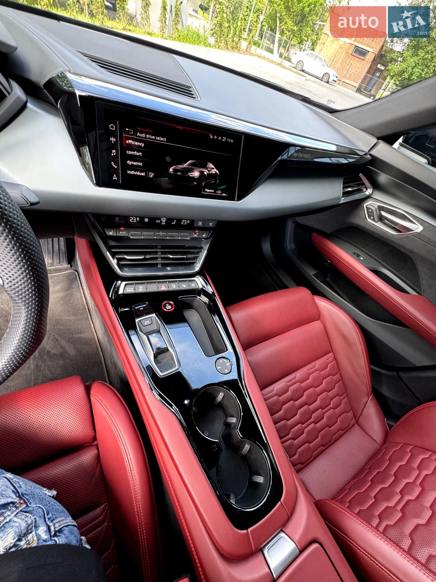 2022 Audi e-tron GT - мініатюра 15