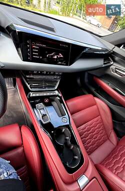 Лифтбек Audi e-tron GT 2022 в 