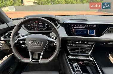 Лифтбек Audi e-tron GT 2022 в 