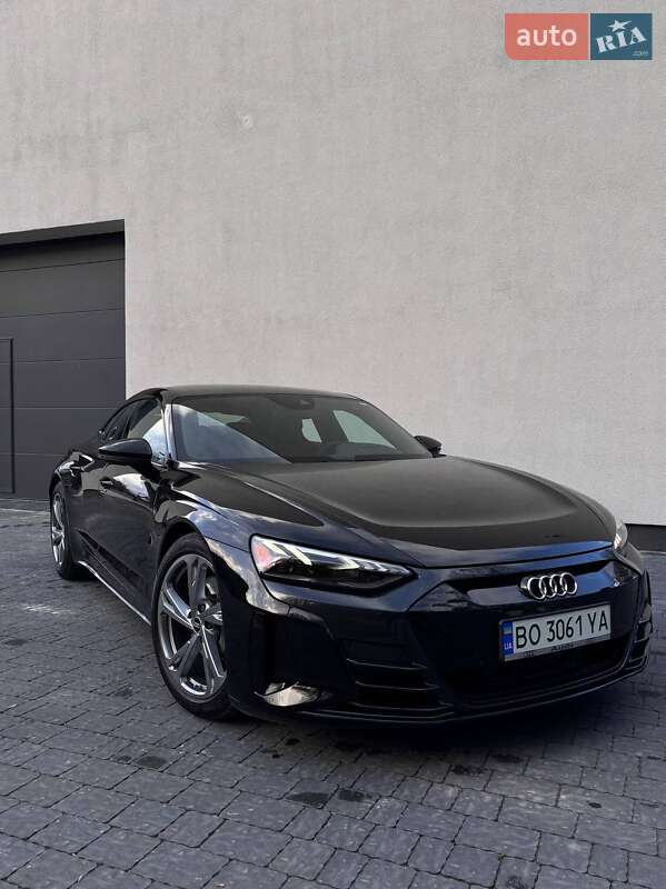 Лифтбек Audi e-tron GT 2022 в 