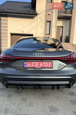 Лифтбек Audi e-tron GT 2021 в 