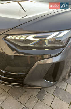 Лифтбек Audi e-tron GT 2021 в 