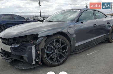 Лифтбек Audi e-tron GT 2022 в 