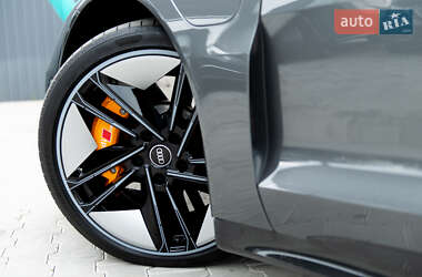 Лифтбек Audi e-tron GT 2021 в 