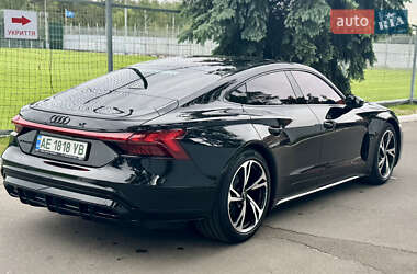 Лифтбек Audi e-tron GT 2024 в 