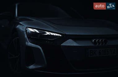 Лифтбек Audi e-tron GT 2021 в 