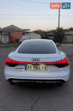 Ліфтбек Audi e-tron GT 2021 в 