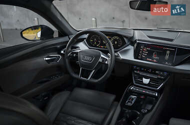 Лифтбек Audi e-tron GT 2021 в 