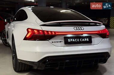 Лифтбек Audi e-tron GT 2022 в 