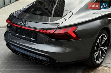 Лифтбек Audi e-tron GT 2022 в 