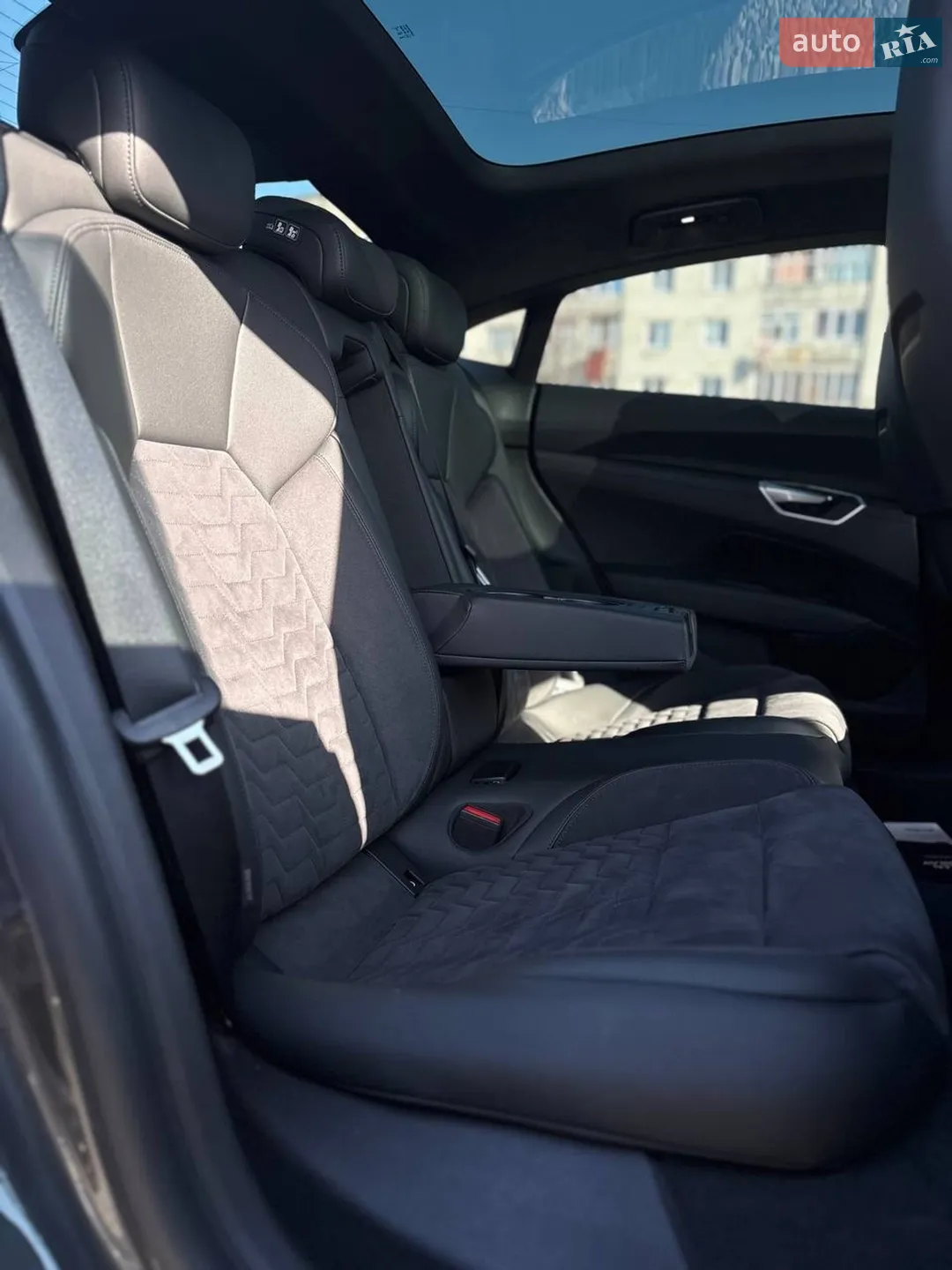 2022 Audi e-tron GT - мініатюра 29