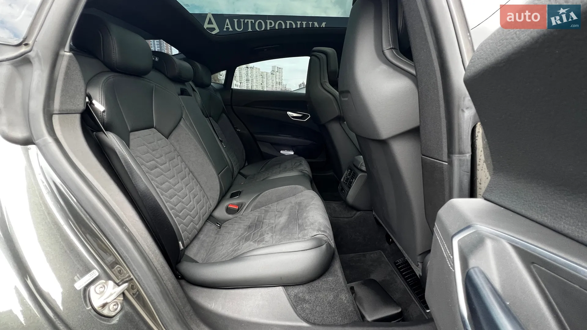 2022 Audi e-tron GT - мініатюра 27
