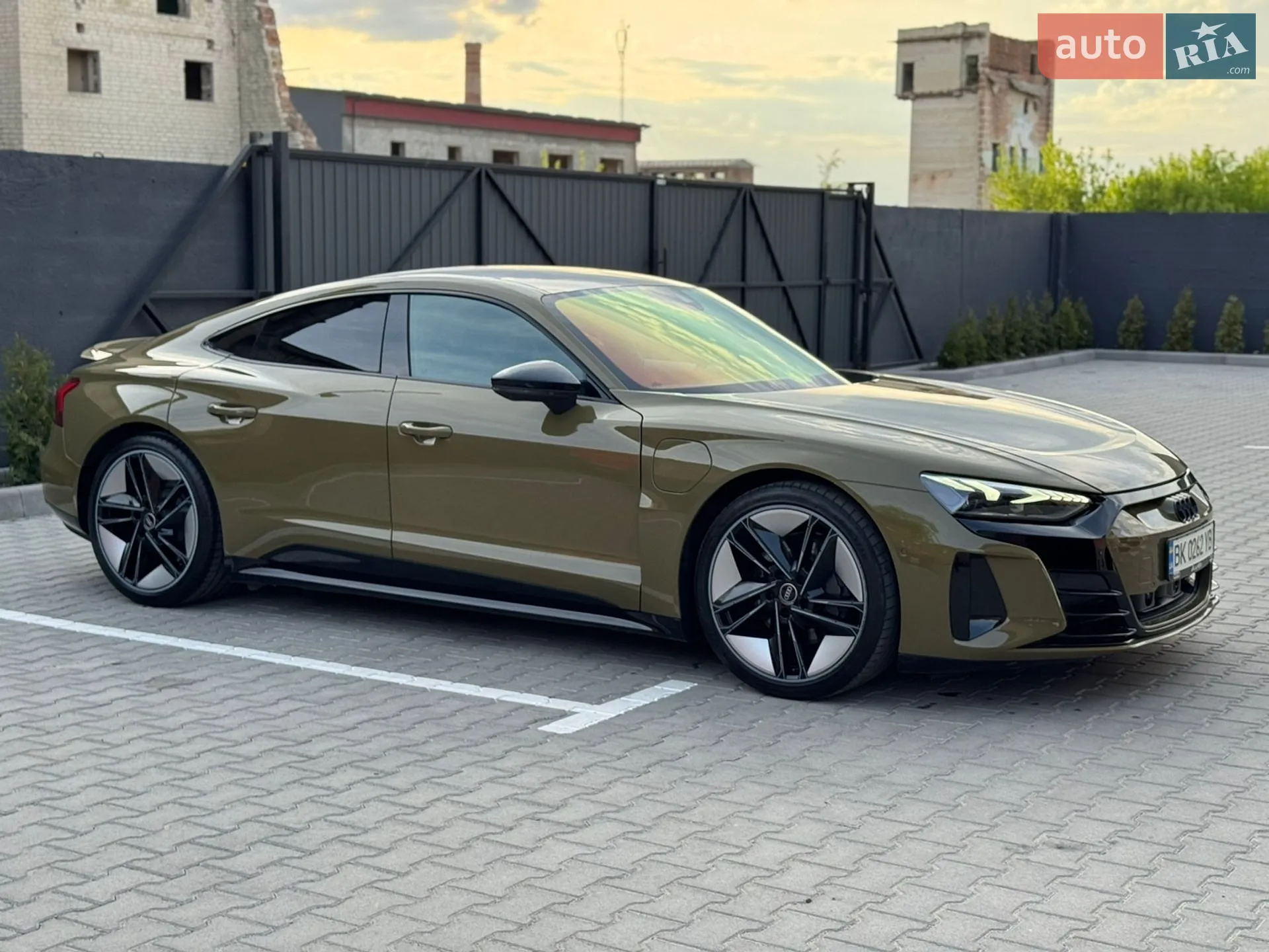 2022 Audi e-tron GT - мініатюра 10