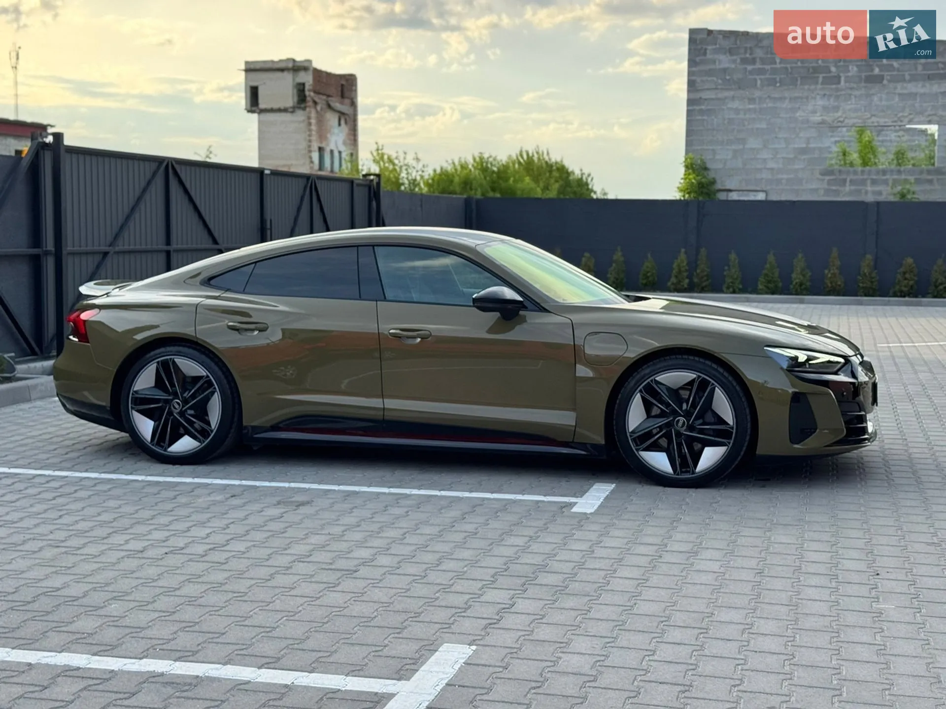 2022 Audi e-tron GT - мініатюра 12