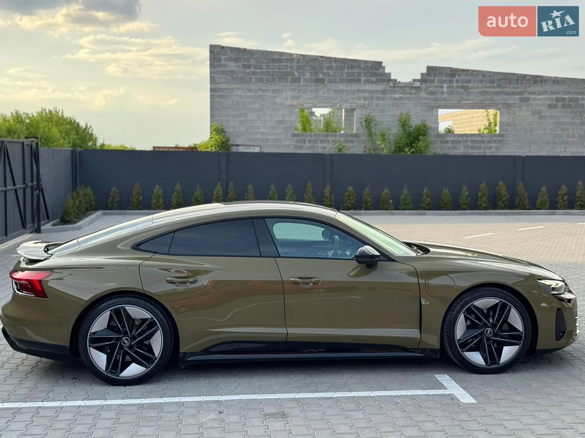 2022 Audi e-tron GT - мініатюра 16