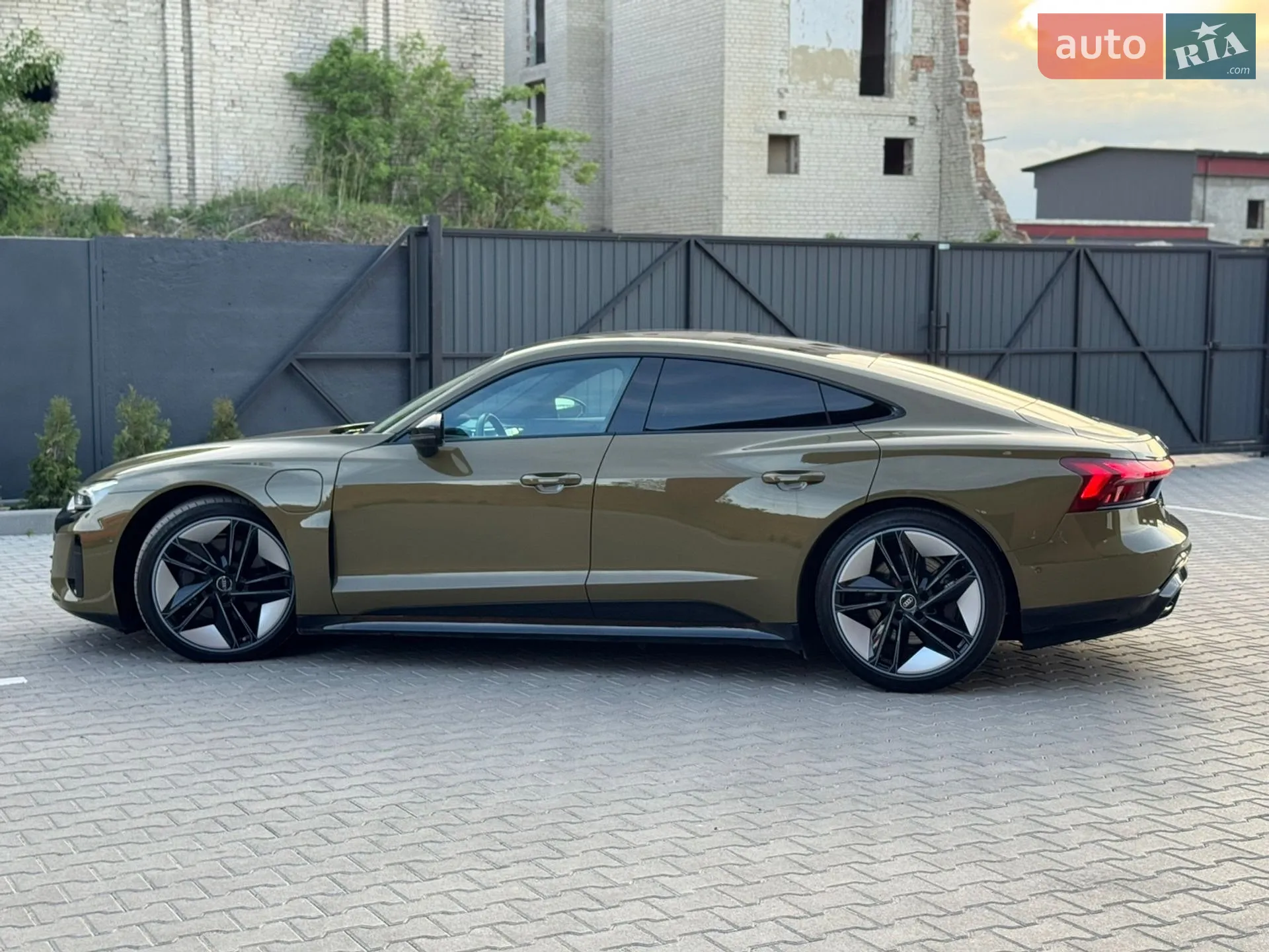 2022 Audi e-tron GT - мініатюра 18