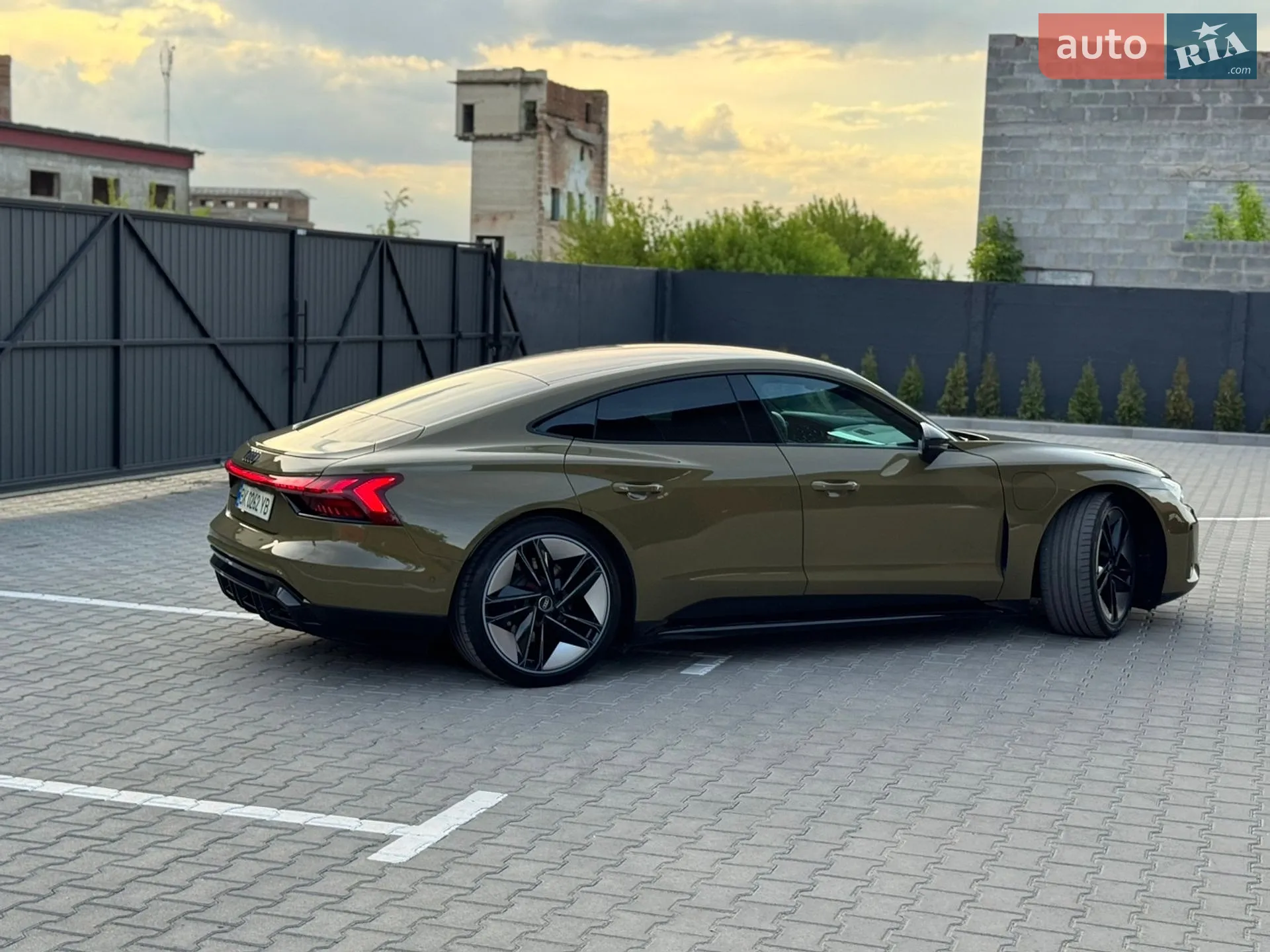 2022 Audi e-tron GT - мініатюра 21