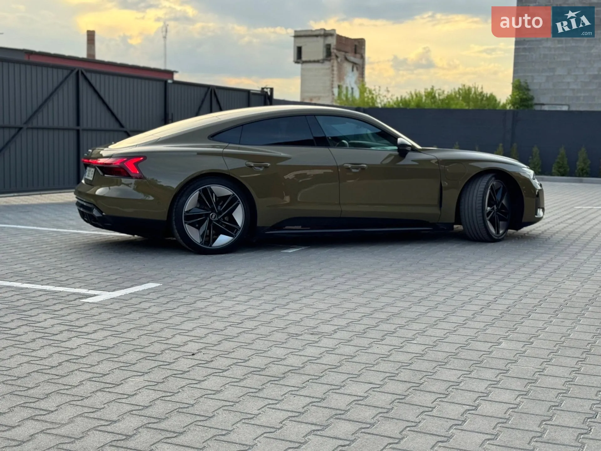 2022 Audi e-tron GT - мініатюра 22