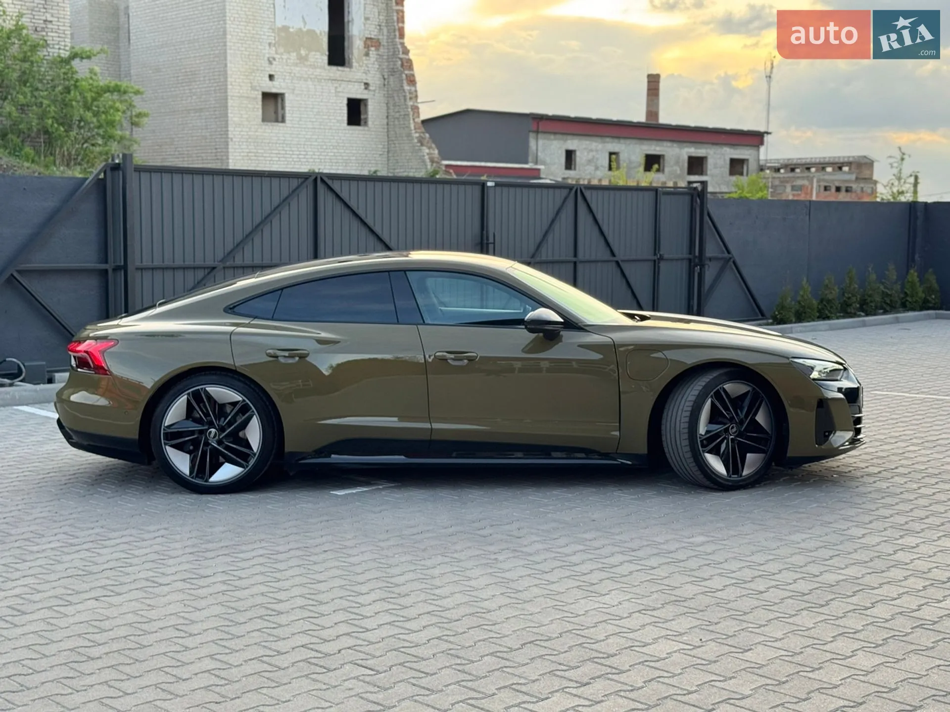 2022 Audi e-tron GT - мініатюра 23