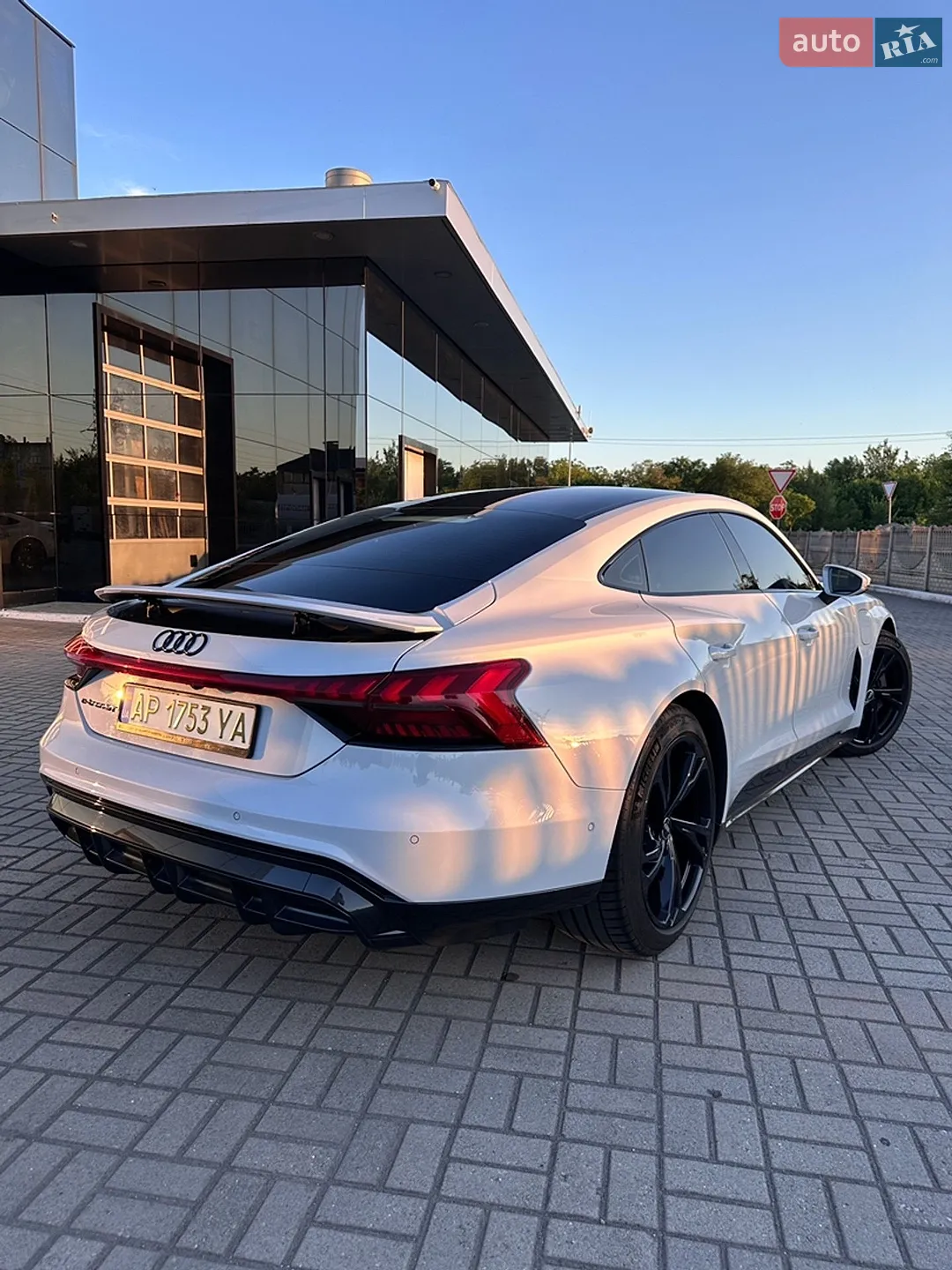 2021 Audi e-tron GT - мініатюра 8