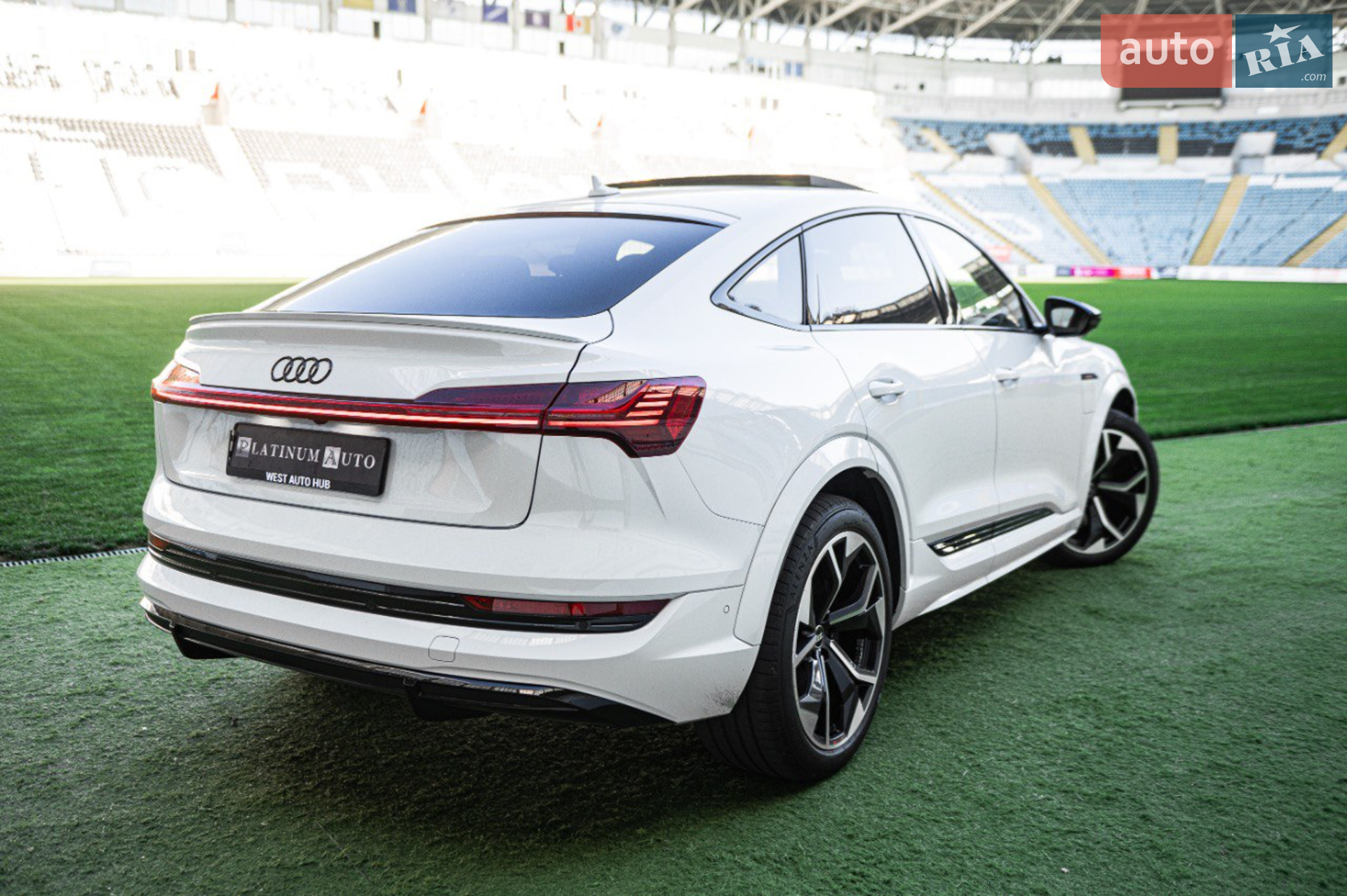 2021 Audi e-tron S Sportback - мініатюра 13