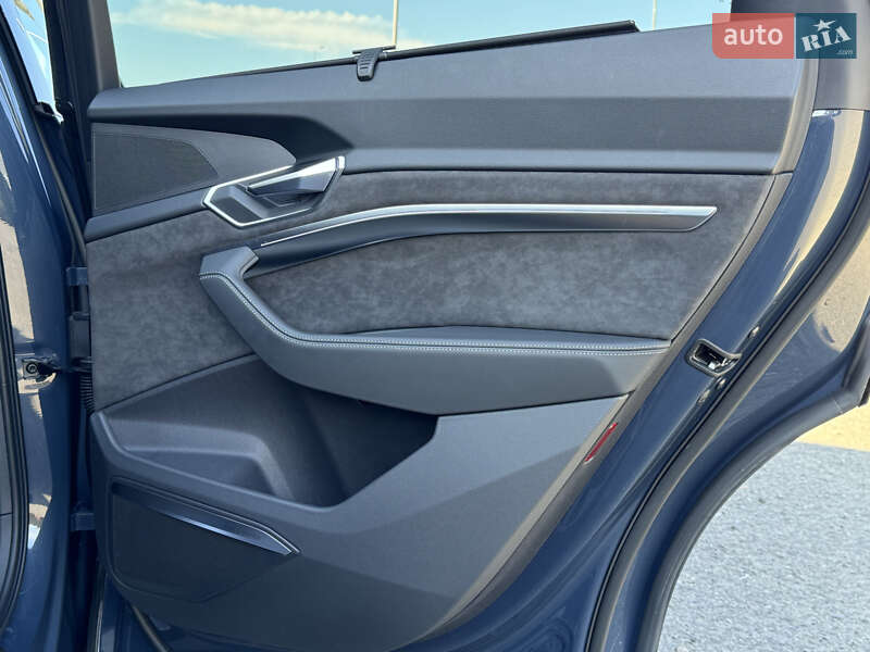 Позашляховик / Кросовер Audi e-tron S Sportback 2021 в Києві