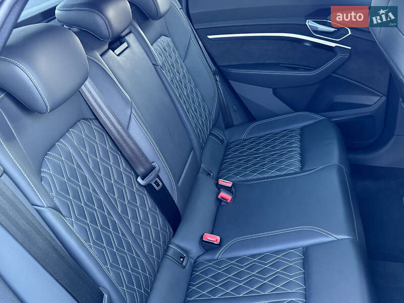 Позашляховик / Кросовер Audi e-tron S Sportback 2021 в Києві