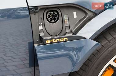 Позашляховик / Кросовер Audi e-tron S Sportback 2021 в 