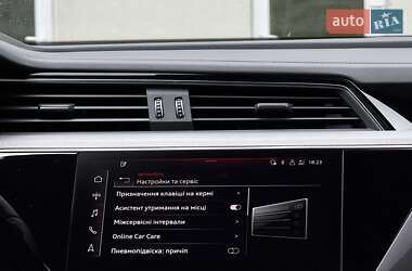 Позашляховик / Кросовер Audi e-tron S Sportback 2021 в 
