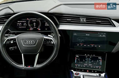 Позашляховик / Кросовер Audi e-tron S Sportback 2022 в 