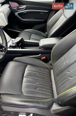 Позашляховик / Кросовер Audi e-tron S Sportback 2022 в 
